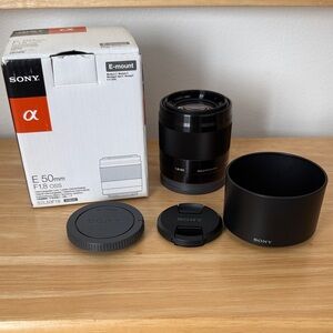 Sony E-Mount 50mm F1.8 OSS Lens with accessories - Black